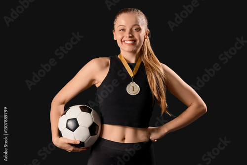 Sporty young woman with soc...