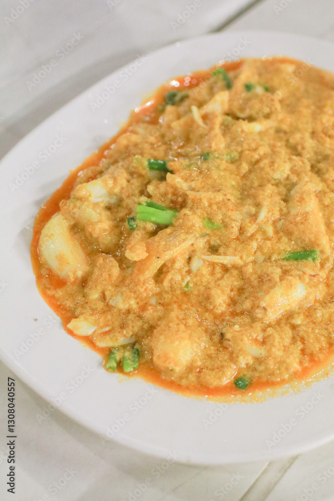 Stir Fried Crab in Curry Powder Sauce with Eggs, garlic, pepper, onion, vegetables. Thai seafood Food and Asian fusion style. Stir Fried Crab in Curry Powder Sauce with Eggs, garlic, pepper, onion, vegetables. Thai seafood Food and Asian fusion style.