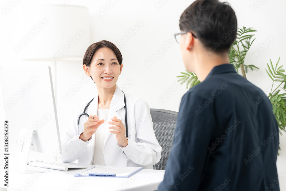 女性医師　診察