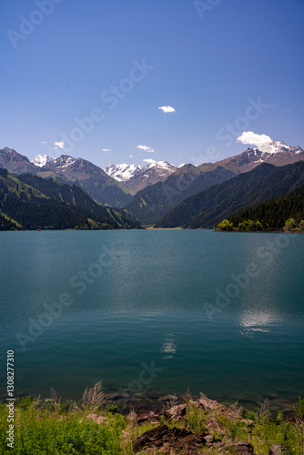 lake in the mountains，天山天池