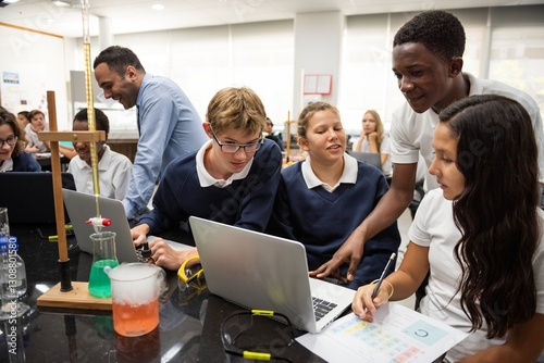 Cuadro en lienzo Diverse students in science lab, working on laptops