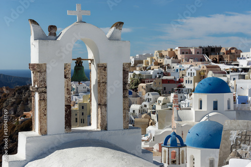 Griechenland - Santorini - Oia - Blick auf Kirche St. Spyridon photo