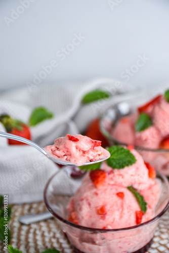 homemade natural strawberry ice cream recipe