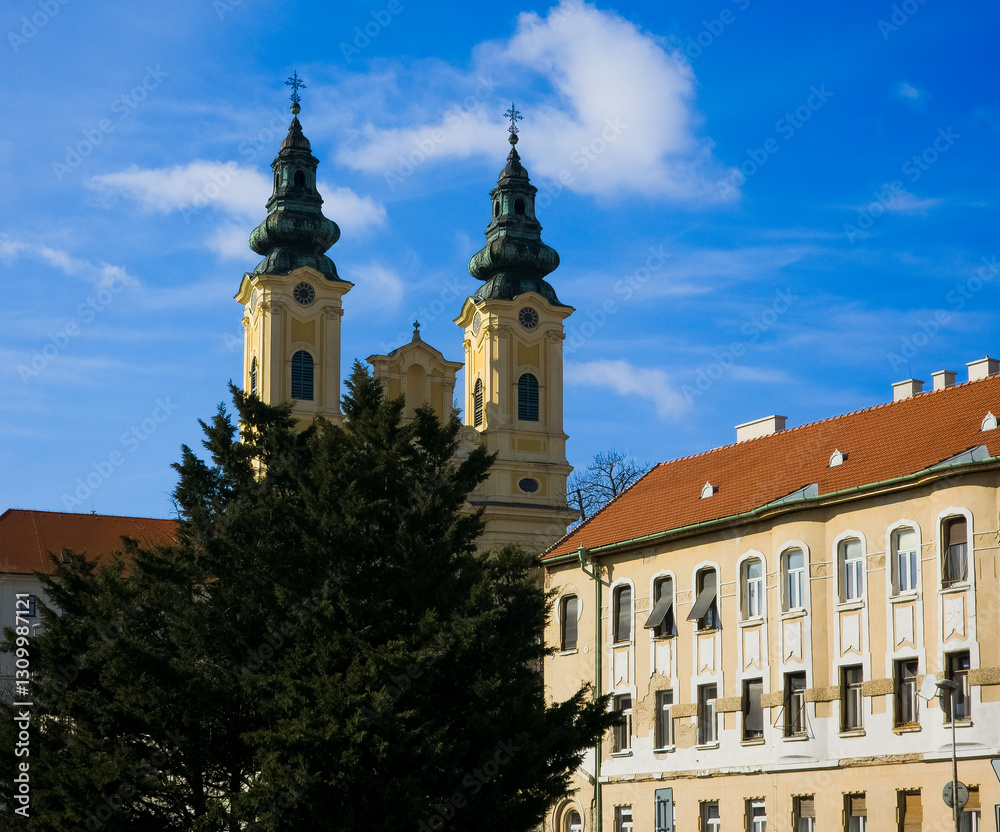 Widok na wieżę kościoła sw. Ladislava w Nitrze na Słowacji Widok na wieżę kościoła sw. Ladislava w Nitrze na Słowacji