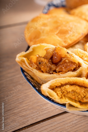 Pastelitos de cerdo cocido: sabor tradicional y relleno jugoso