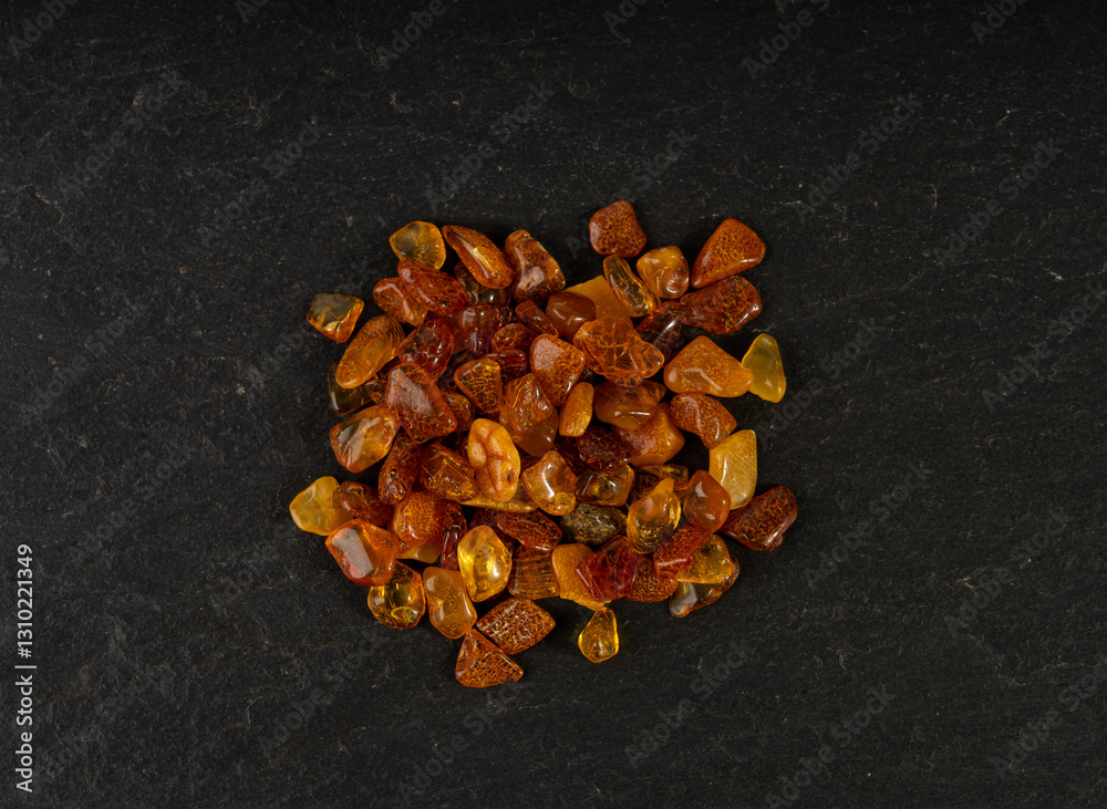 Φωτογραφία Amber stones, polished orange gemstones, natural Baltic amber gems, golden fossi