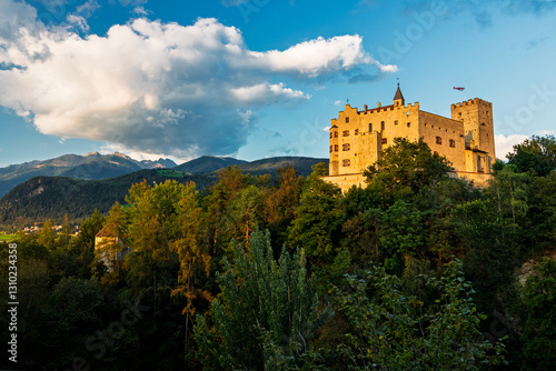 Obraz na płótnie Castle Bruneck with Messner Mountain Museum with trees w salonie