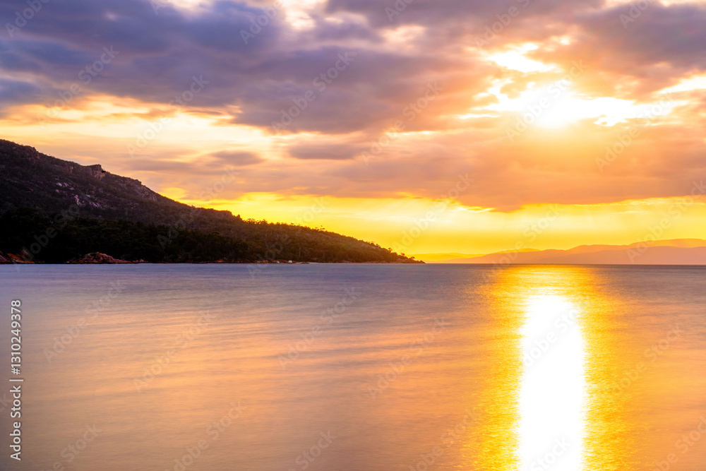 Obraz premium sunset over the sea