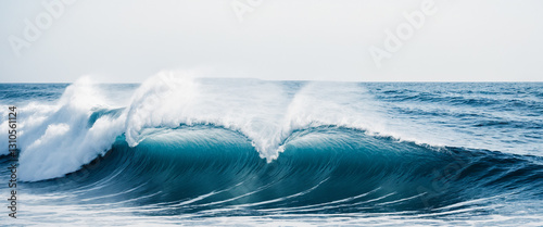 converging ocean waves crea...