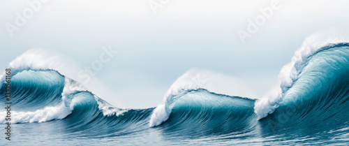 converging ocean waves crea...