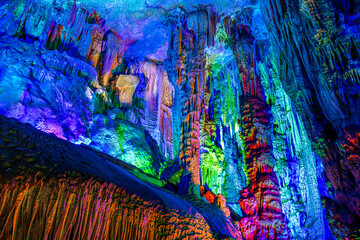 Leinwandbilder Guilin Bunte Lichter in der Schilfrohrflötenhöhle  © Tatiana Kashko