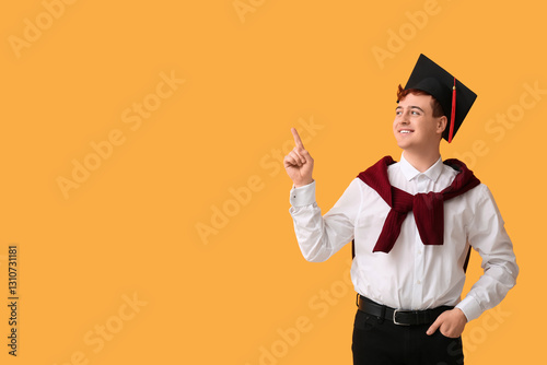 Male student in mortar boar...