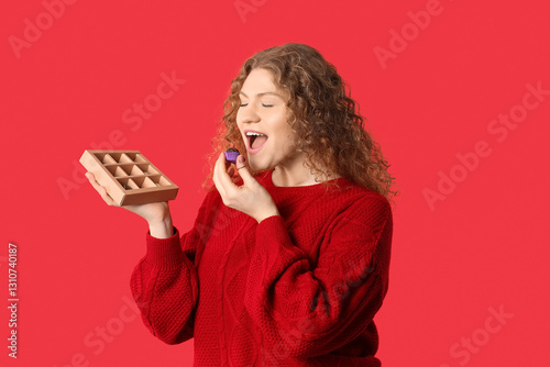 Young woman with curly hair...