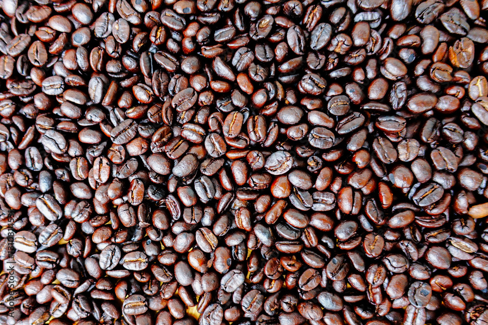 Obraz premium roasted coffee beans background, brown coffee beans.