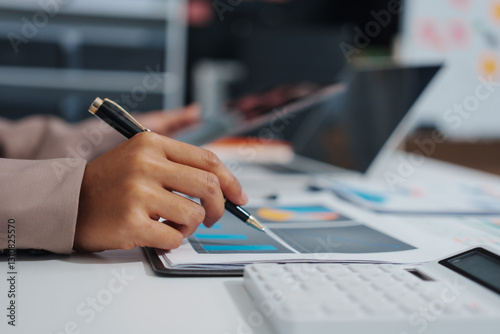 Canvas Print An Asian businesswoman accountant calculates invoices, taxes, interest, loans us