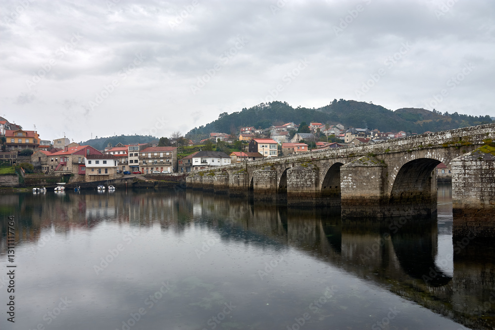 Obraz premium Historic Roman bridge of Ponte Sampaio with medieval arches spanning the Verdugo River