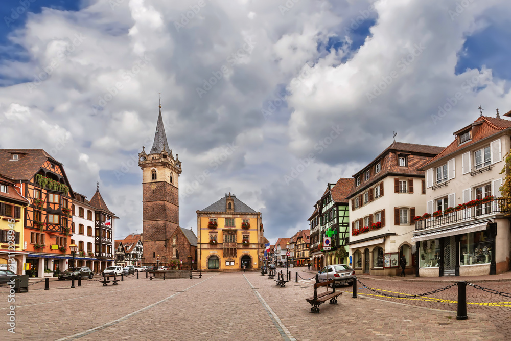 Obraz premium Main square in Obernai, Alsace, France