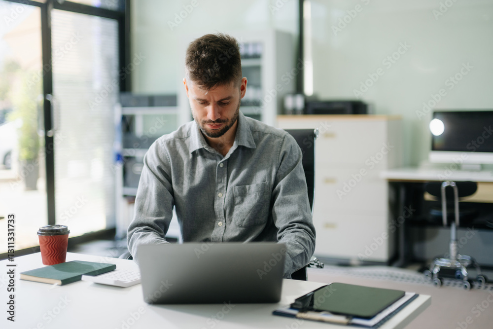 Obraz premium Professional businessman working at office with laptop, tablet, and notes. Perfect for business, finance, accounting