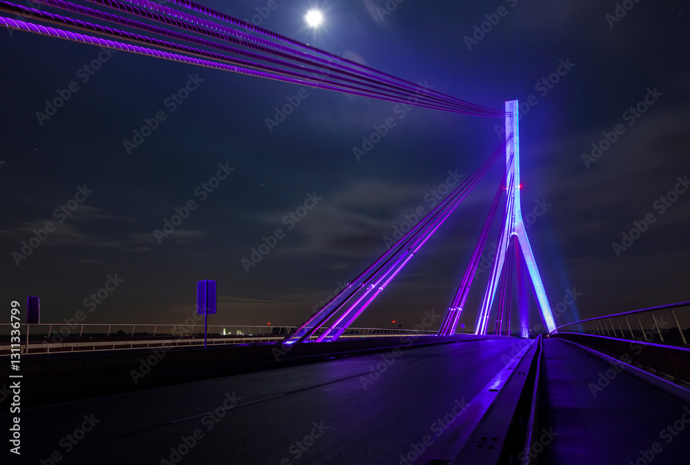 Obraz premium New Rhine bridge at Wesel, night shot
