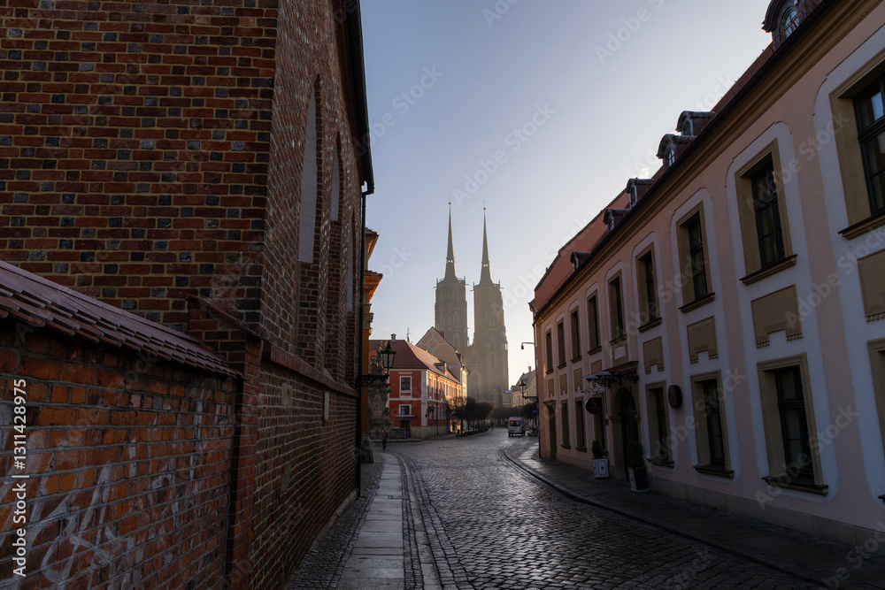 Obraz premium Wroclaw, Poland January 20, 2025. Streets of the old town of Wroclaw, Poland