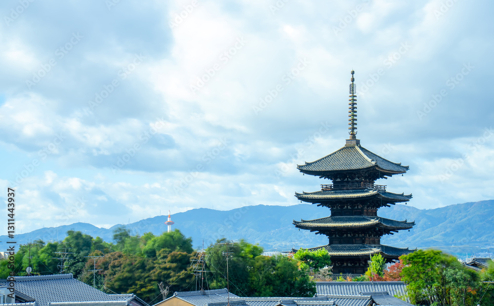 京都・八坂の塔を望む