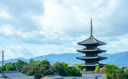 京都・八坂の塔を望む