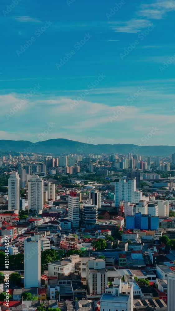 A Lapa, um dos bairros mais tradicionais de São Paulo, ganha uma nova dimensão vista do alto. Com imagens captadas por drone, é possível apreciar sua dinâmica urbana, a mistura de construções. A Lapa, um dos bairros mais tradicionais de São Paulo, ganha uma nova dimensão vista do alto. Com imagens captadas por drone, é possível apreciar sua dinâmica urbana, a mistura de construções.