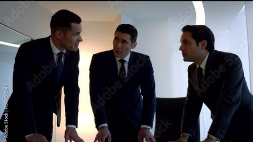 Wallpaper Mural business people in a serious discussion  Torontodigital.ca