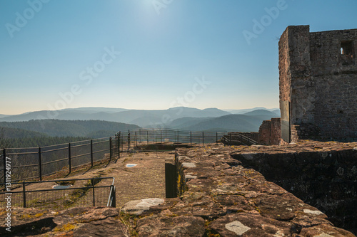 BURGRUINE LINDELBRUNN BEI VORDERWEIDENTHAL / Pfälzerwald 