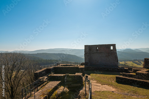 BURGRUINE LINDELBRUNN BEI VORDERWEIDENTHAL / Pfälzerwald 