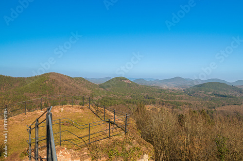 BURGRUINE LINDELBRUNN BEI VORDERWEIDENTHAL / Pfälzerwald 