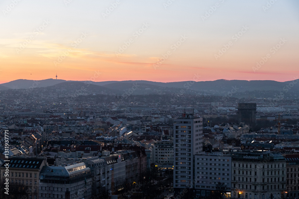 Obraz premium Vienna Cityscape at Sunset – A Stunning Blend of History and Warm Colors