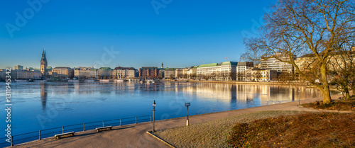 Obraz na płótnie Hamburg, Germany. Frozen Inner Alster Lake (German: Binnenalster) with downtown cityscape. w salonie