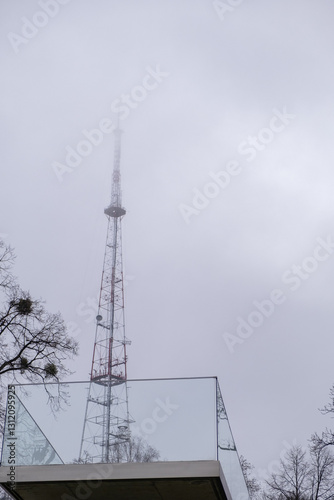 Obraz na płótnie Foggy Communication Tower with Glass Railing w salonie