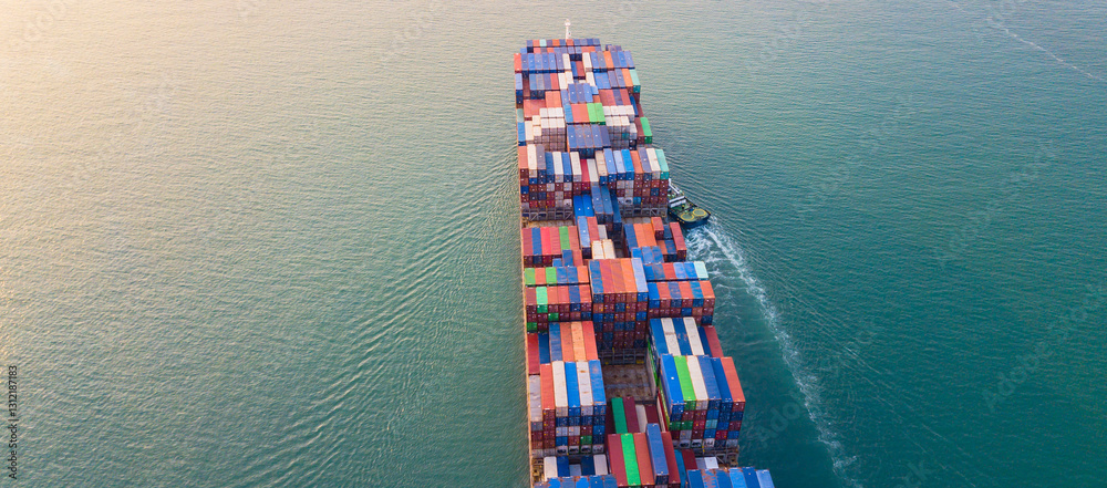 Fototapeta premium Container ships sail the seas carrying goods for sale all over the world.