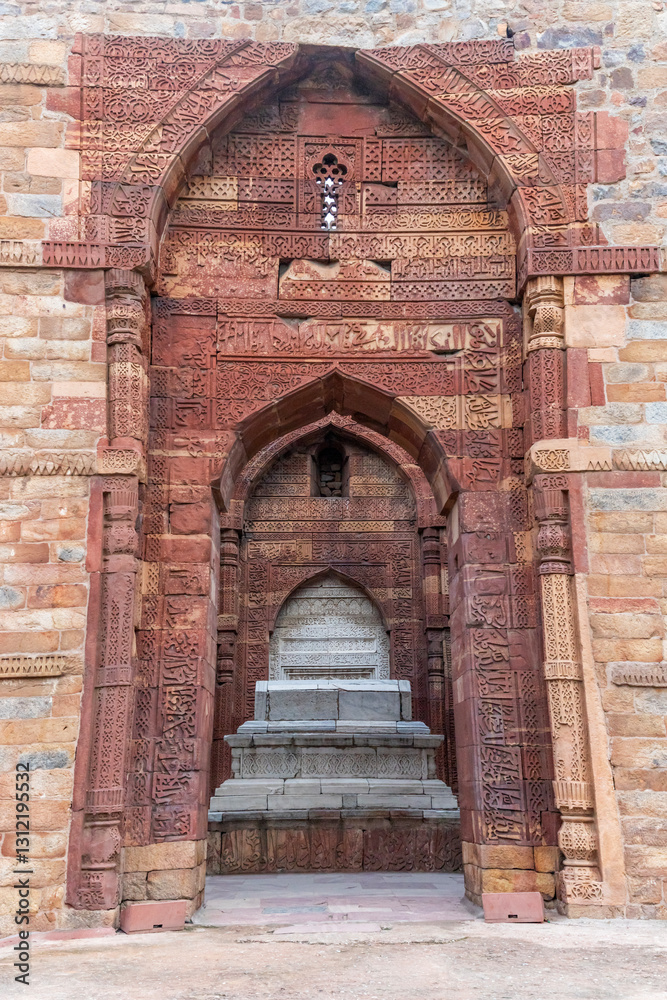 Fototapeta premium The Tomb of Sultan Shamsuddin Iltutmish in Delhi’s Qutub Minar Complex is part of a historic site featuring the world’s tallest brick minaret at 72.5 meters.