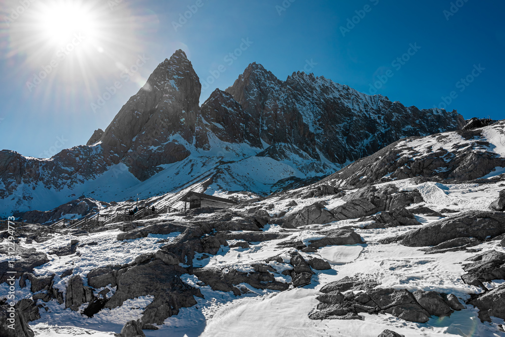 Obraz premium Jade Dragon Snow Mountain,Yunnan,Kunming,China,snowy peaks,majestic views,high altitude,serene landscape,travel destination,pristine snow,cultural heritage,adventure tourism,stunning panorama