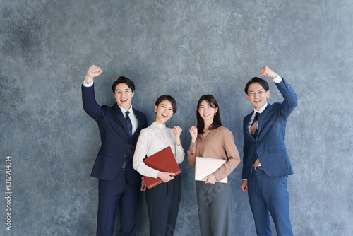 ガッツポーズでカメラ目線のビジネスマン男女複数人 photo