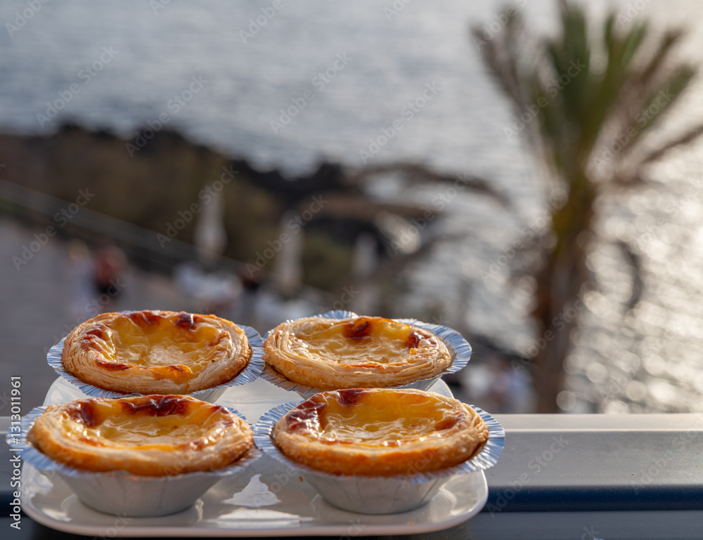 Φωτογραφία Portugal's traditional sweet dessert Pastel de nata egg custard tart pastry in c