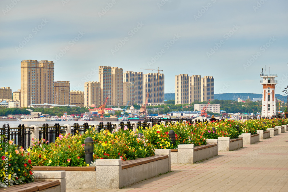 Φωτογραφία BLAGOVESHCHENSK, Russia, the embankment of the city of Blagoveshchensk in the morning