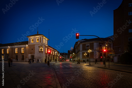 cuidad antigua de Valladolid en la ultima hora del día con luces tenues