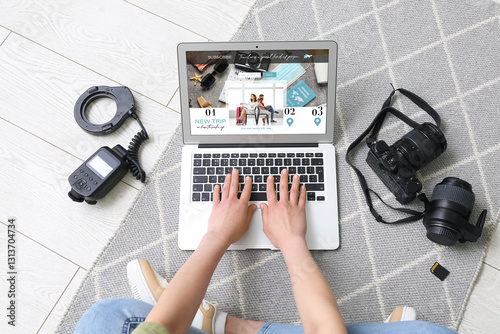 Female photographer with la...