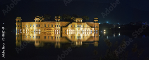 Obraz na płótnie Jaipur, Rajasthan, India. Jal Mahal Or Water Palace In Night Illumination. Palace Inmiddle Of Man Sagar Lake. Reflections In Dark Water. Popular Tourist Attraction In Jaipur. Originally Constructed w salonie