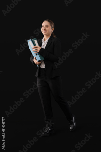 Young woman in business sui...
