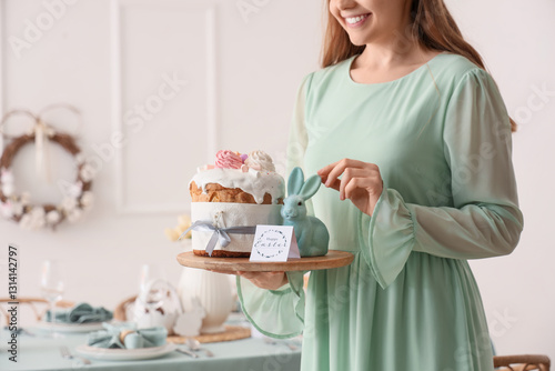 Smiling woman holding easte...