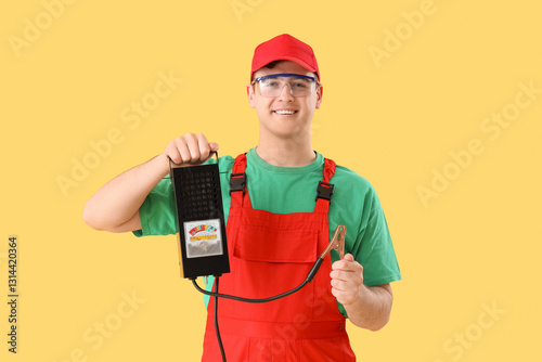 Male electrician with batte...