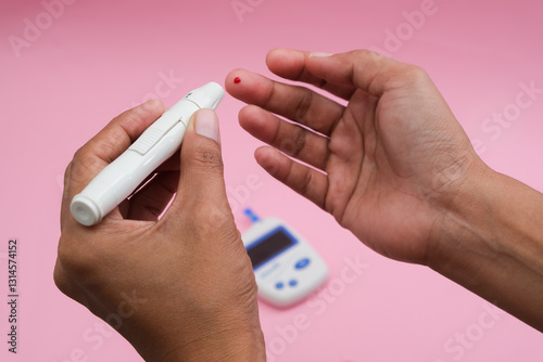 фотографія A person using a digital glucose meter to check blood sugar levels,indicative of