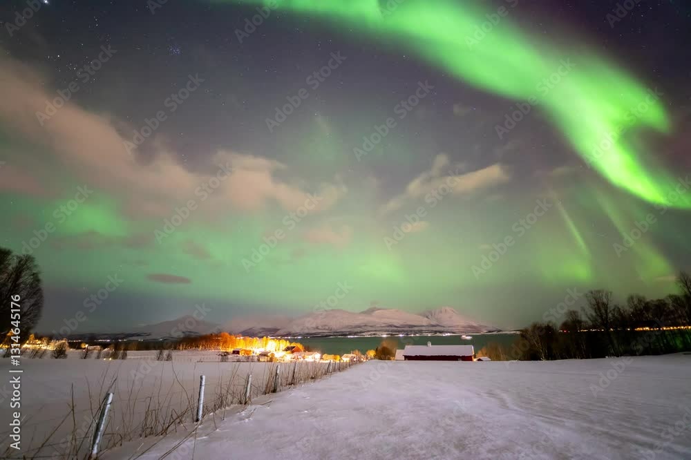 Aurora borealis en Norvège tromso fjord
