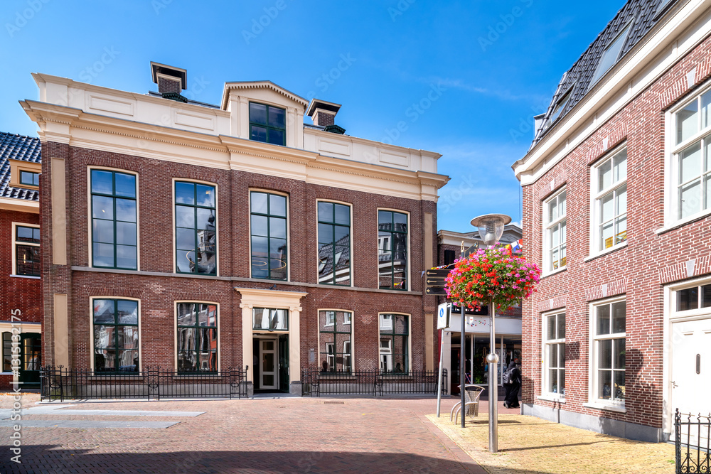 Φωτογραφία View to the Bestjoershus and traditional Dutch buildings in Sneek, Netherlands