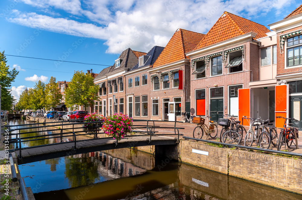 Φωτογραφία Cityscape with traditional buildings in Sneek, Netherlands
